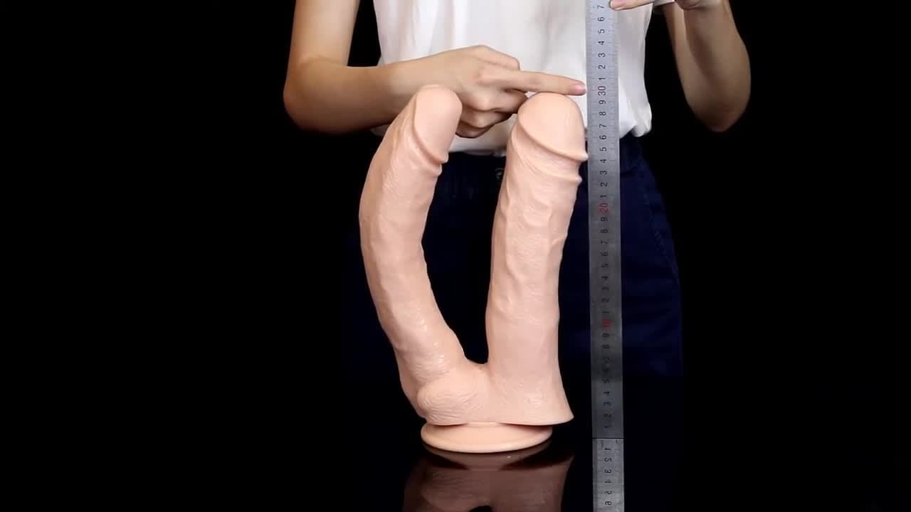 Lovetoy 30.5-33 см Реалистично Двойно Дилдо с Вакуумна Основа Mega Double Dildo